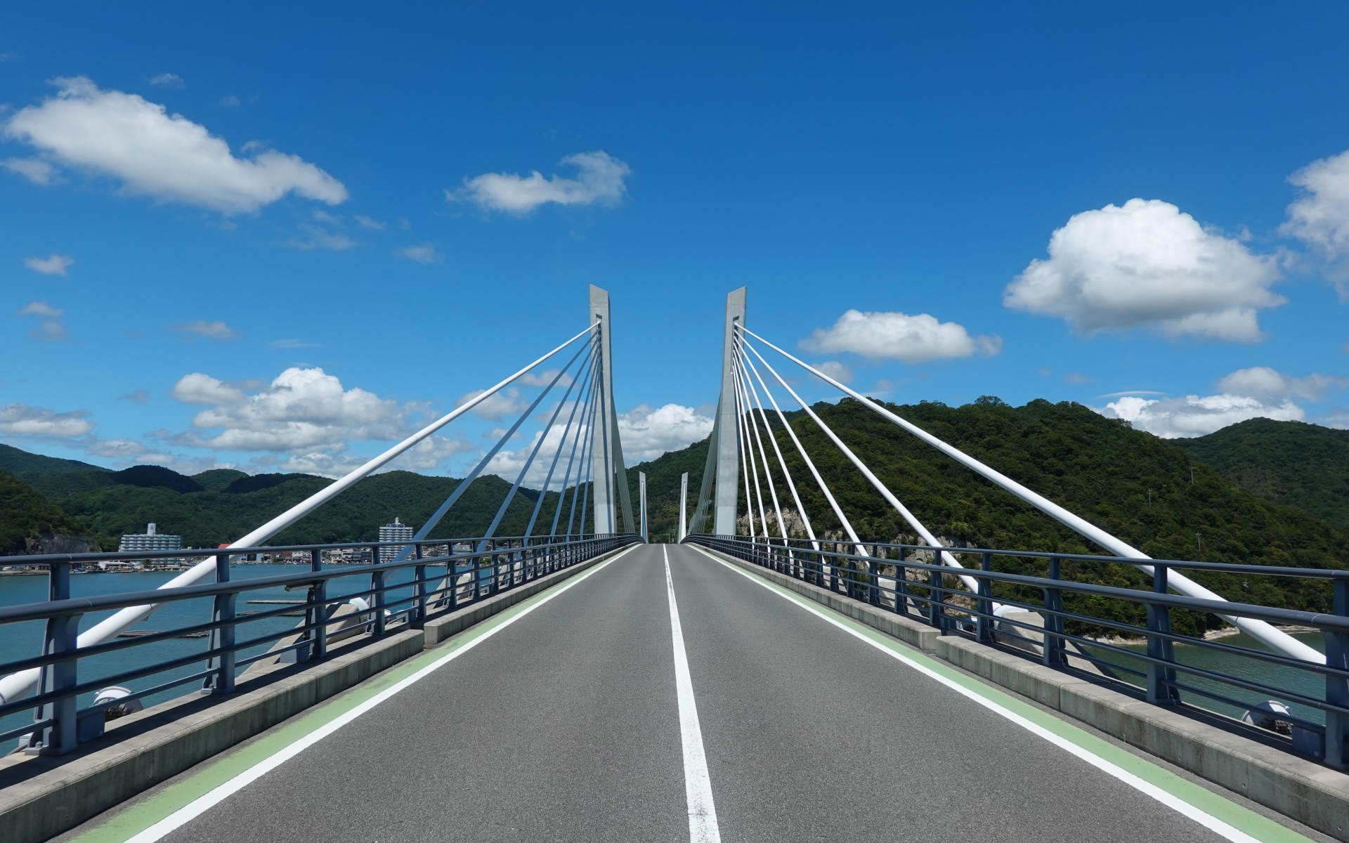日生湾に架かる備前日生大橋