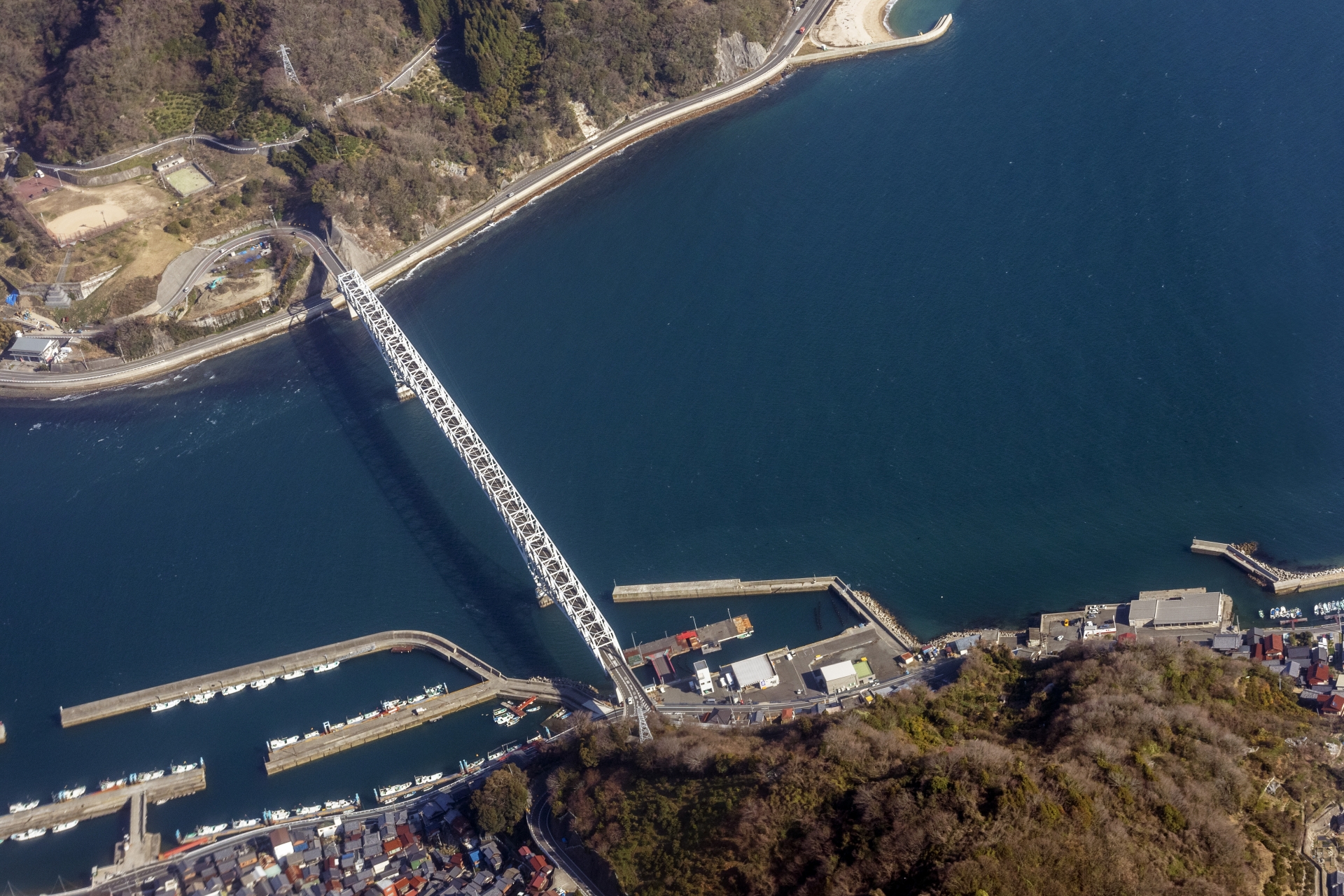 豊浜大橋付近を空撮