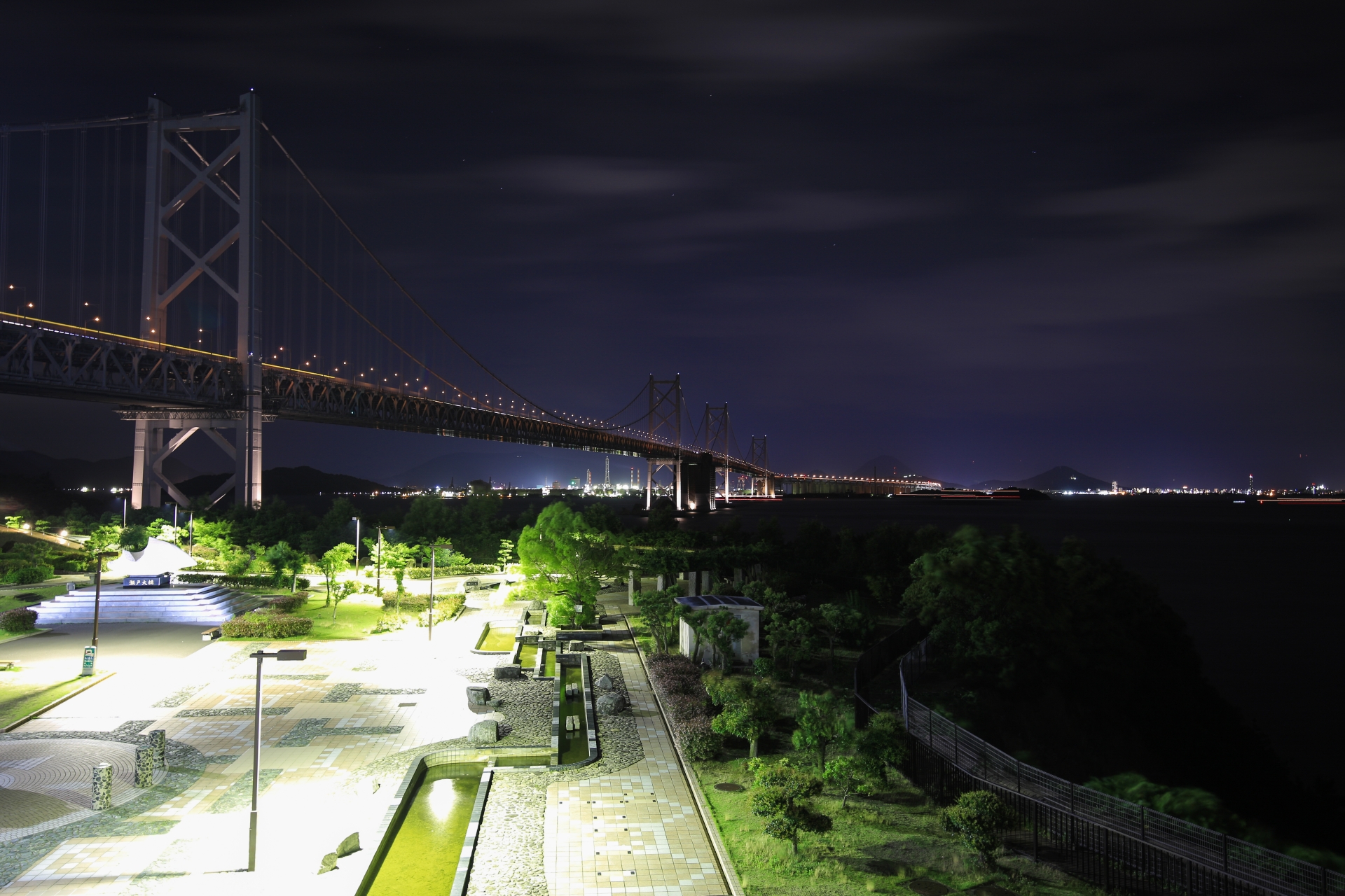 与島から見た瀬戸大橋の夜景
