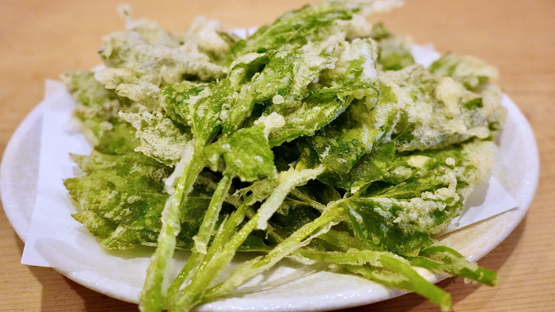 伊豆七島新島の明日葉の天ぷらのアップ