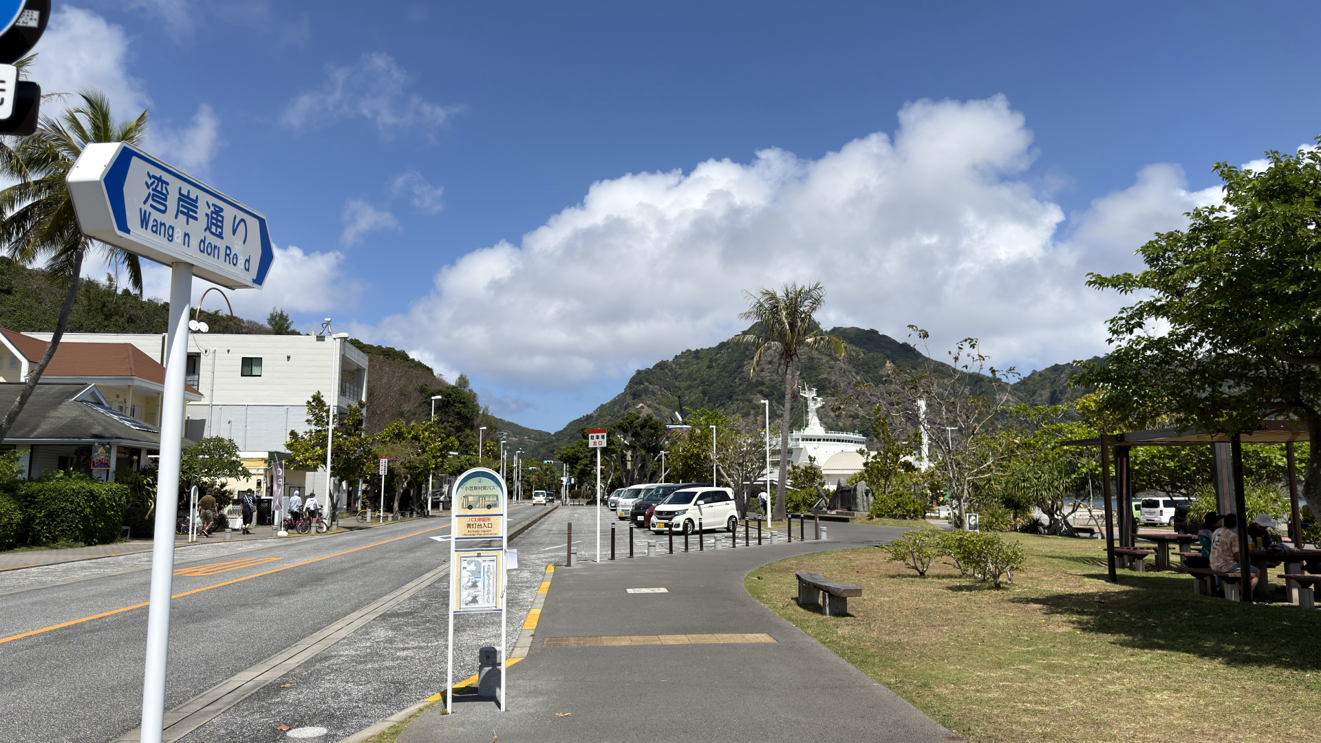 父島 湾岸通り