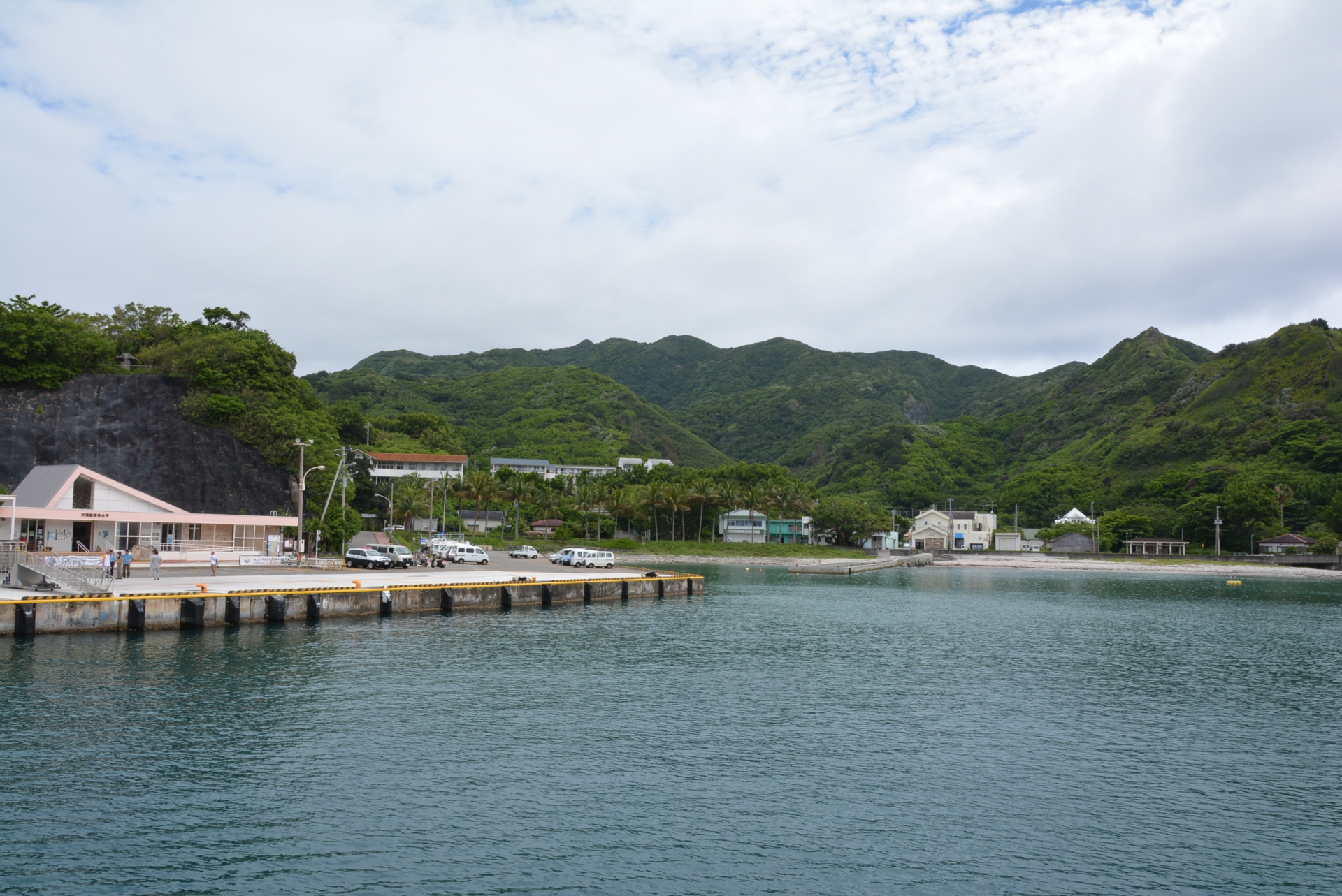 母島の沖港