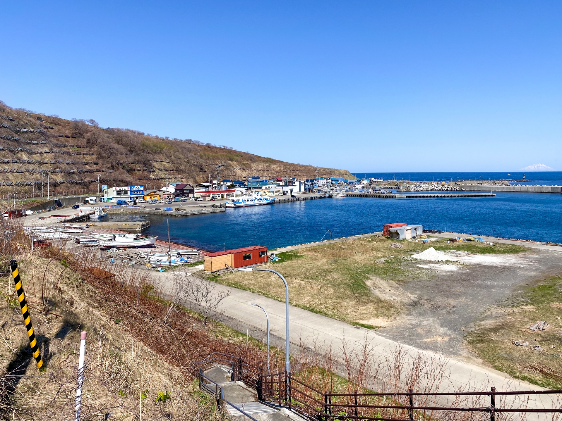 天売島の小さな漁村
