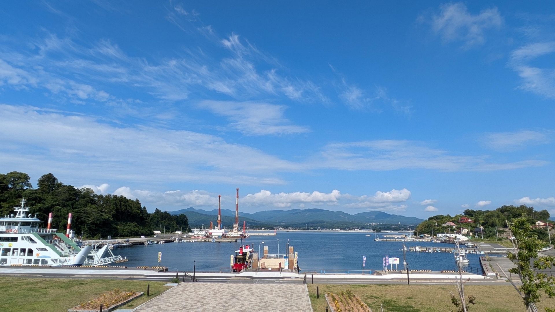 朝の気仙沼大島と爽やかな青空