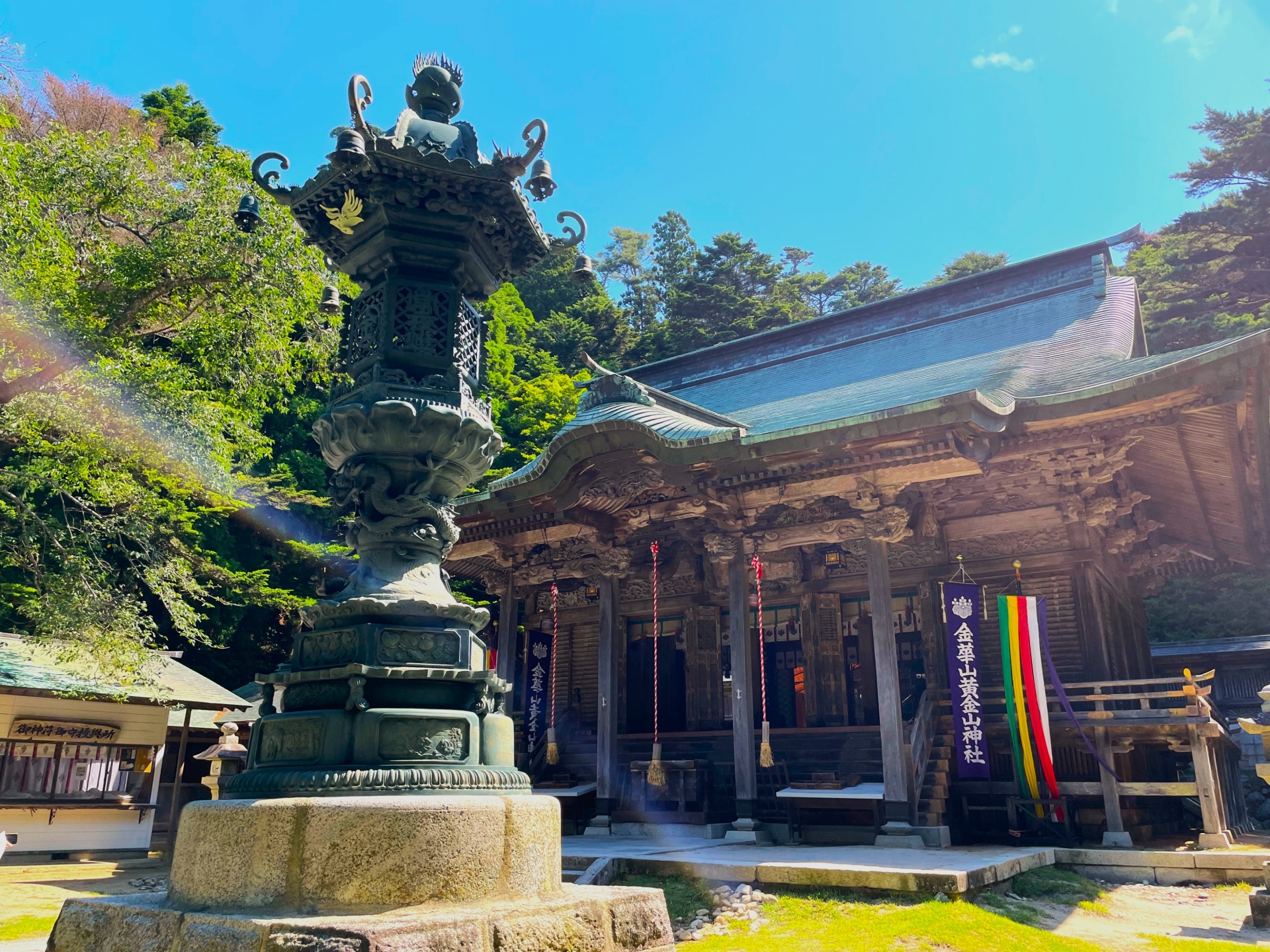 金華山黄金山神社本殿