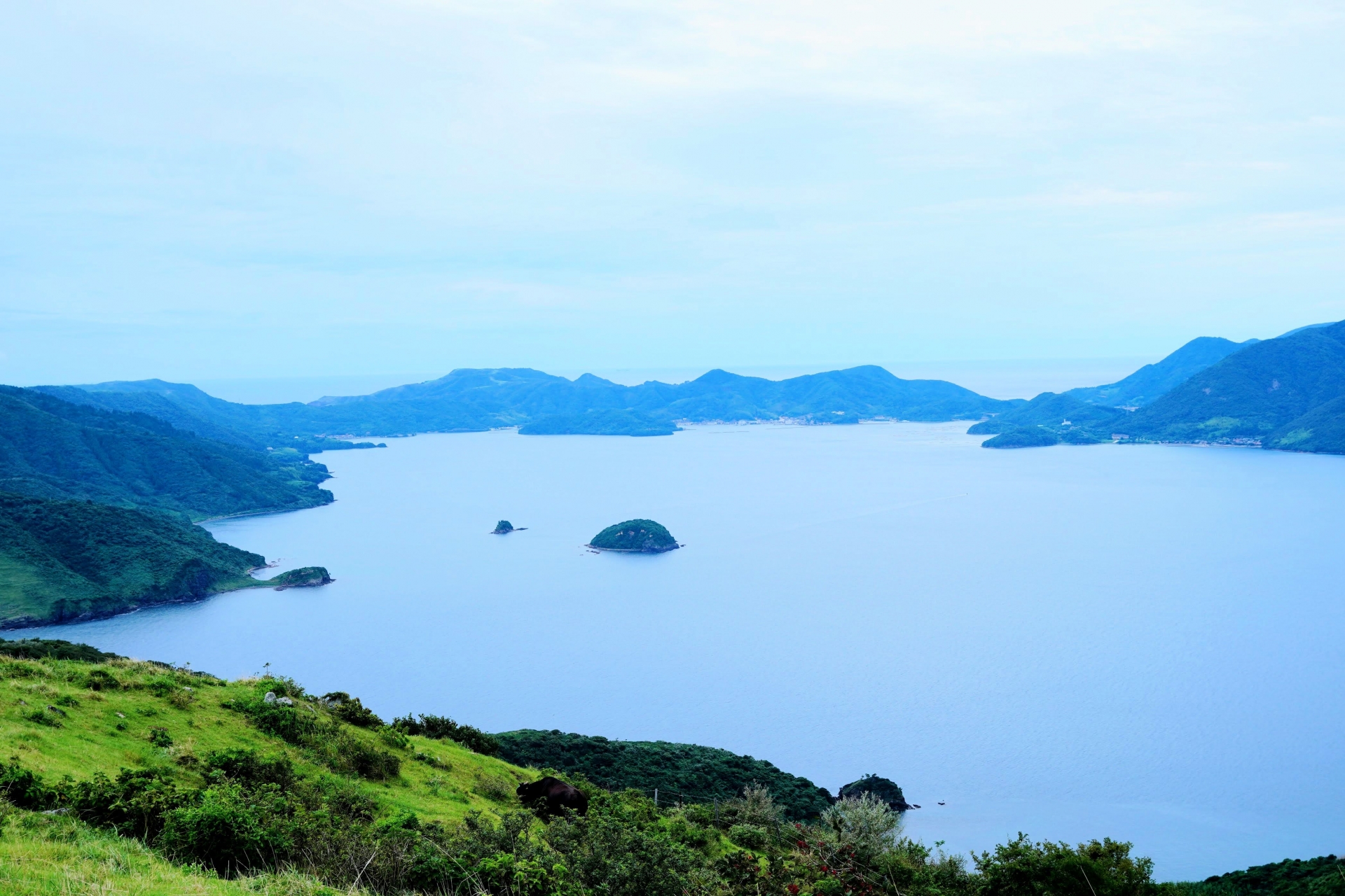 隠岐知夫村アカハゲ山の島前の景観