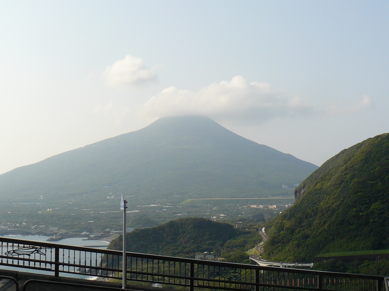 八丈島、大阪トンネルの展望台