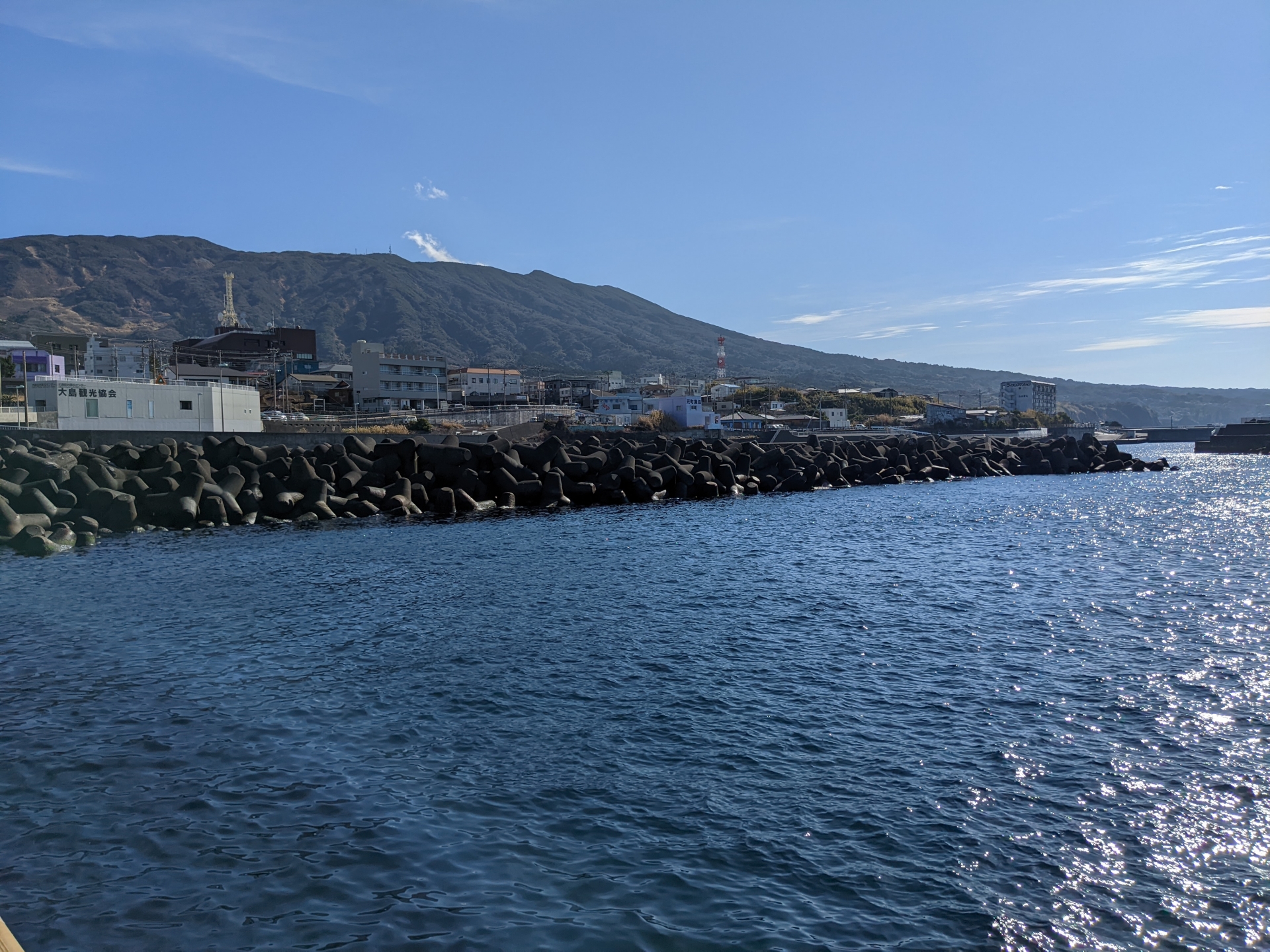 伊豆大島 元町港から見える風景