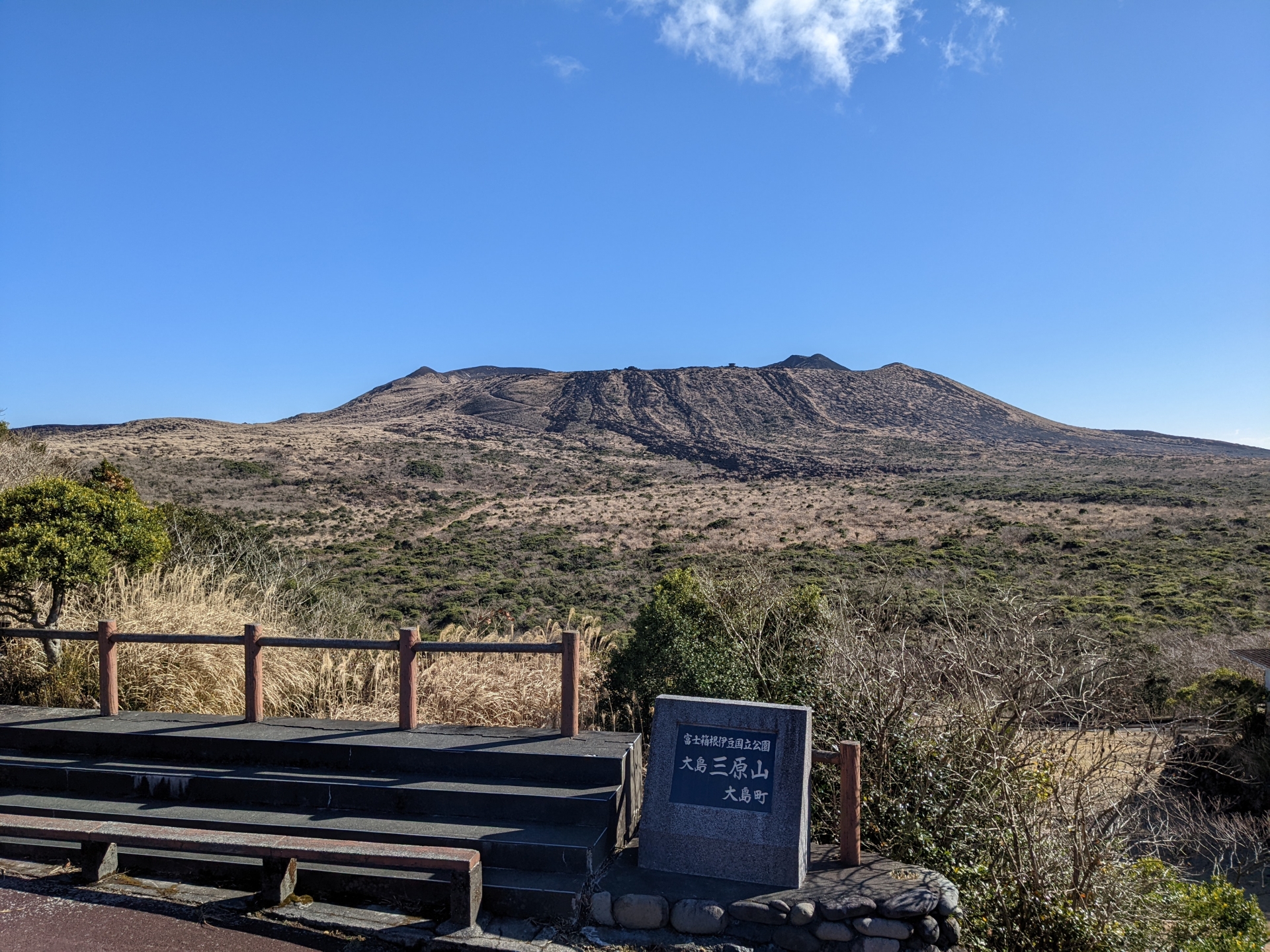 伊豆大島 三原山 山頂口からの風景