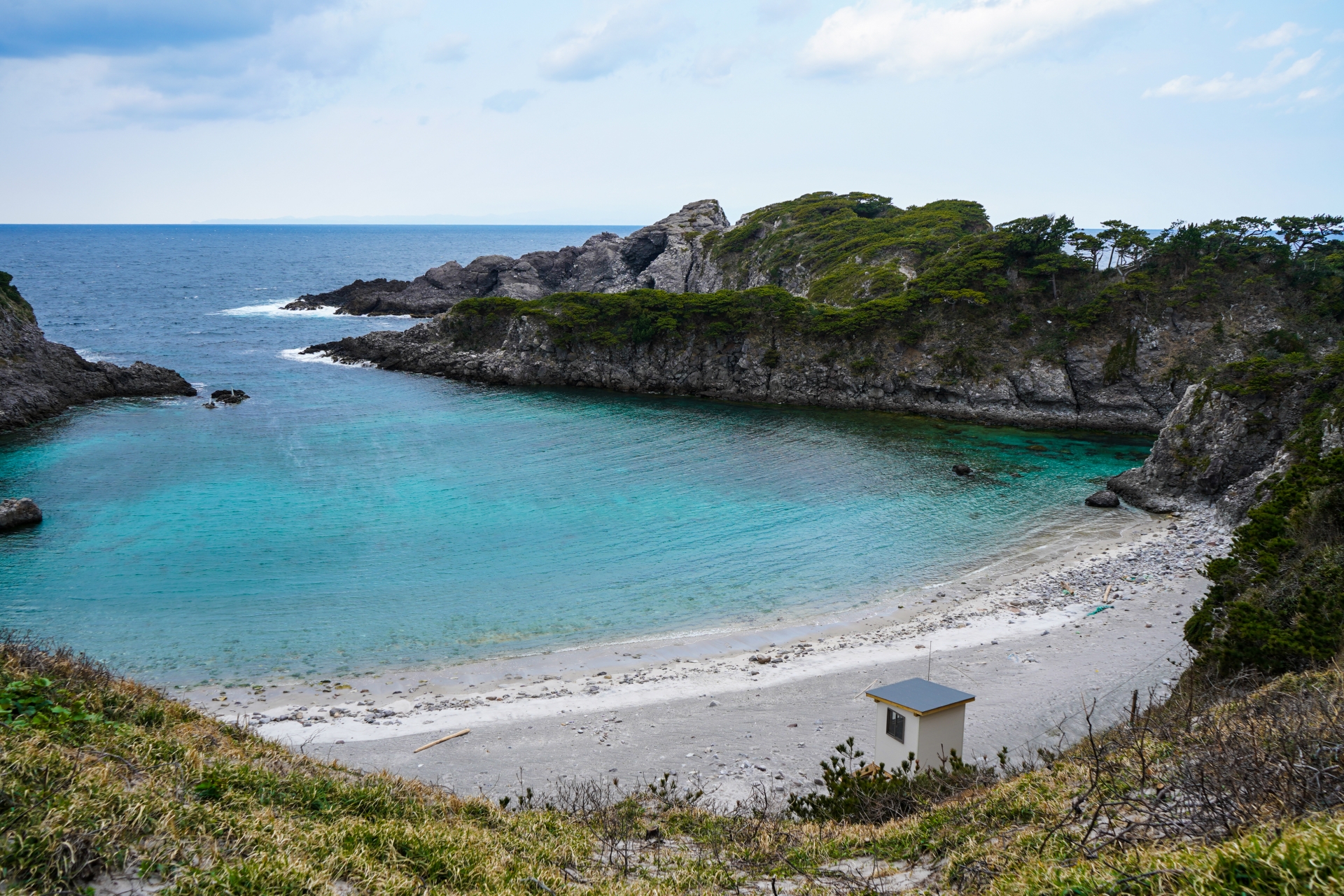 式根島 泊海水浴場