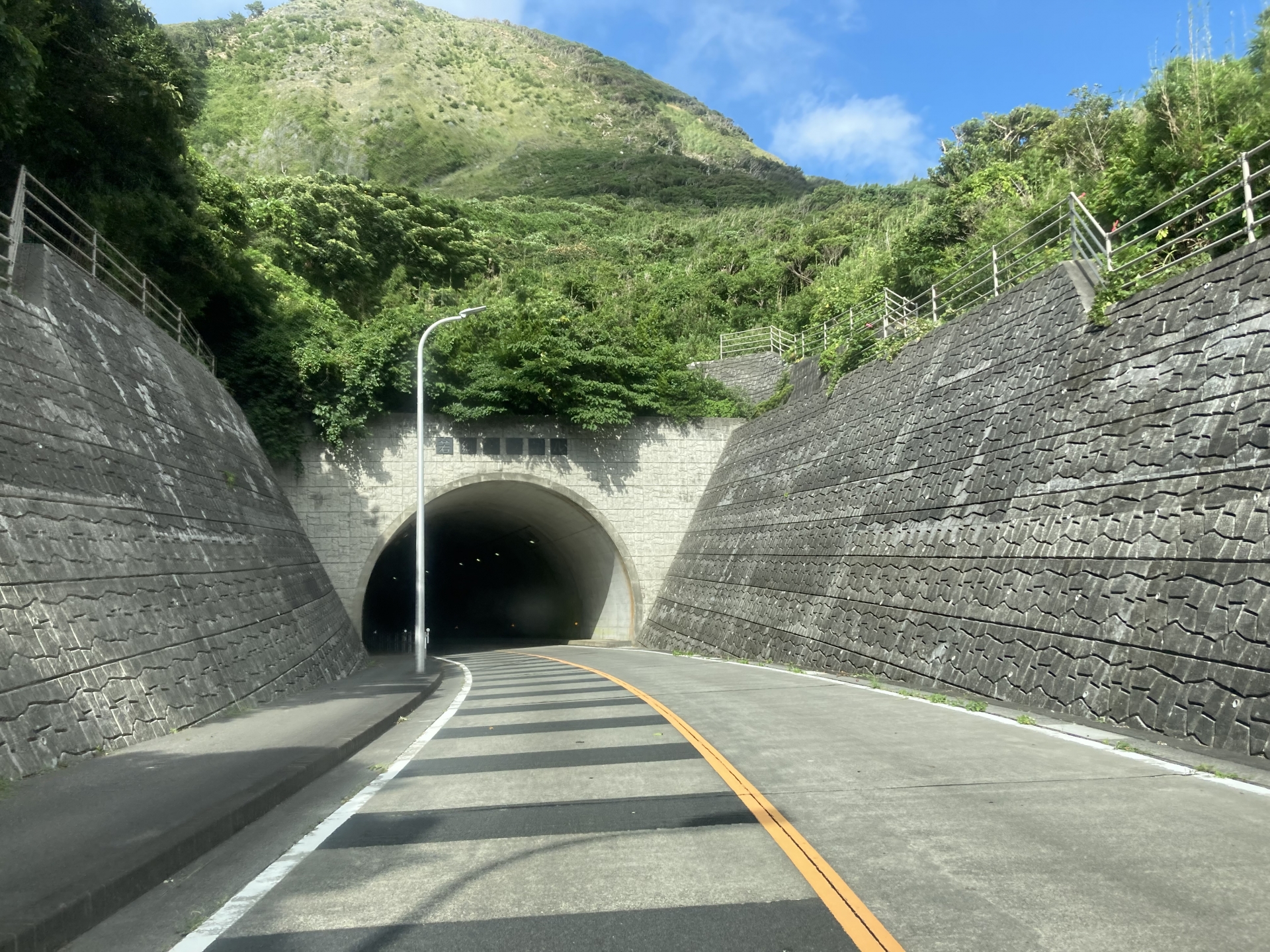 若郷トンネル出入り口