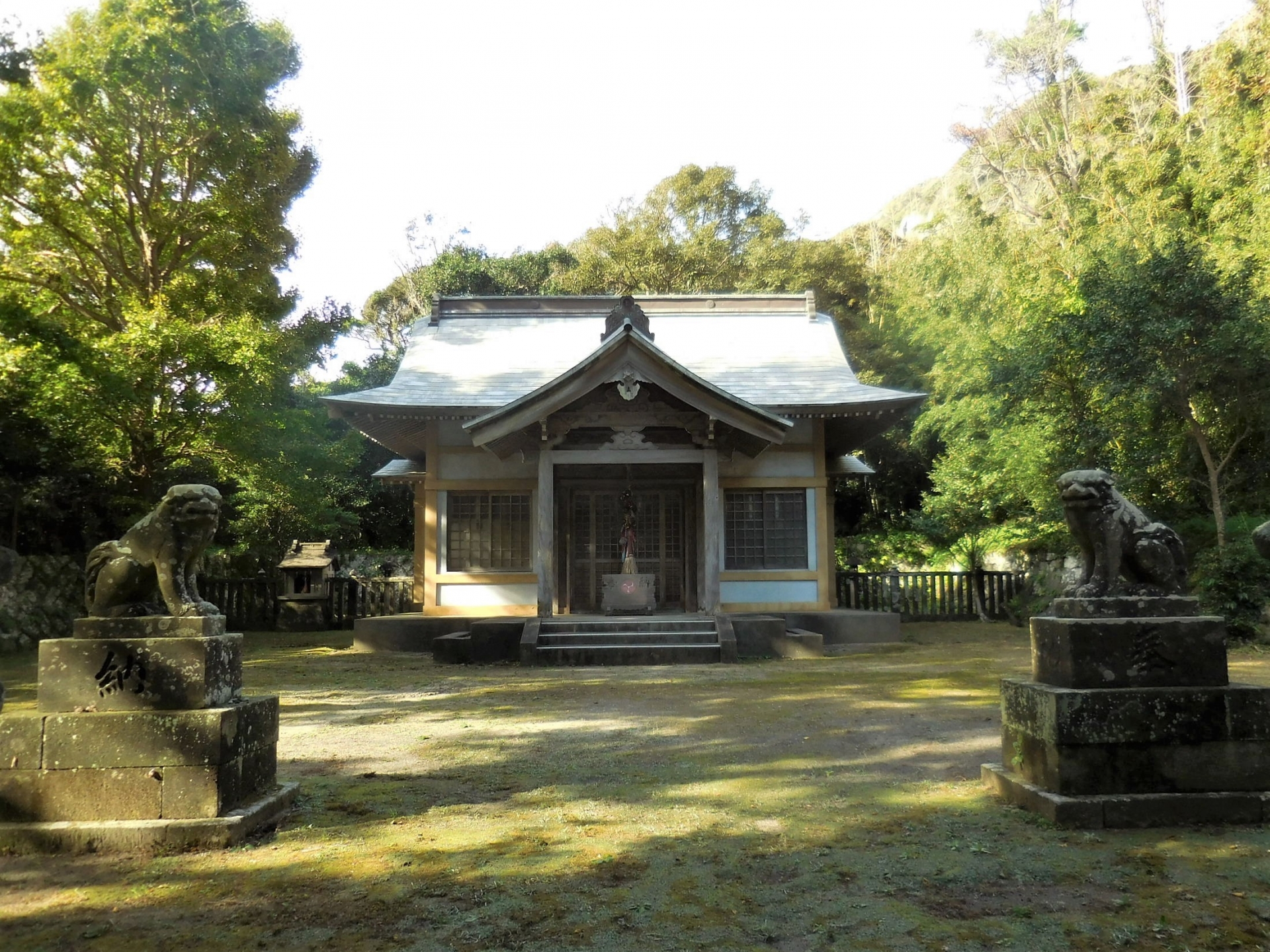 新島北部・宮造神社本殿