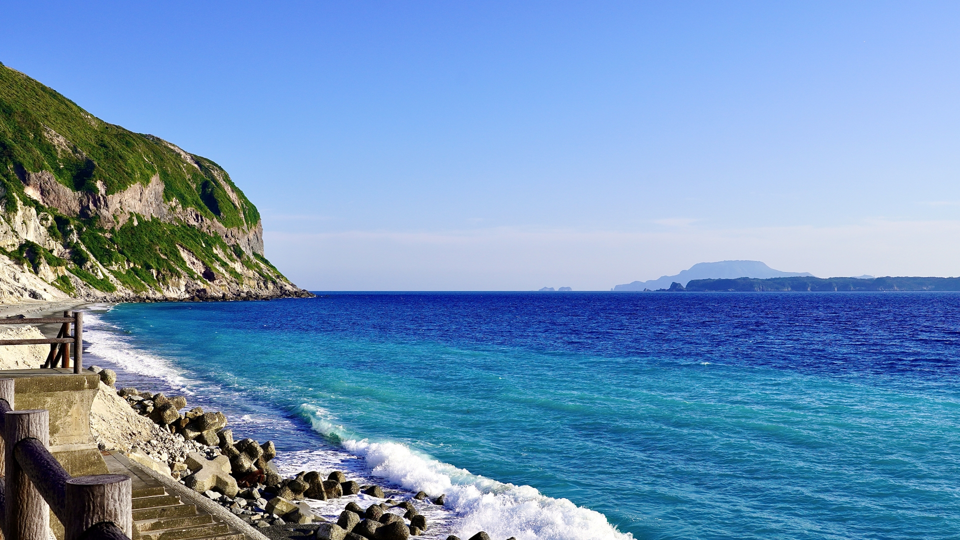 伊豆諸島新島の間々下海岸