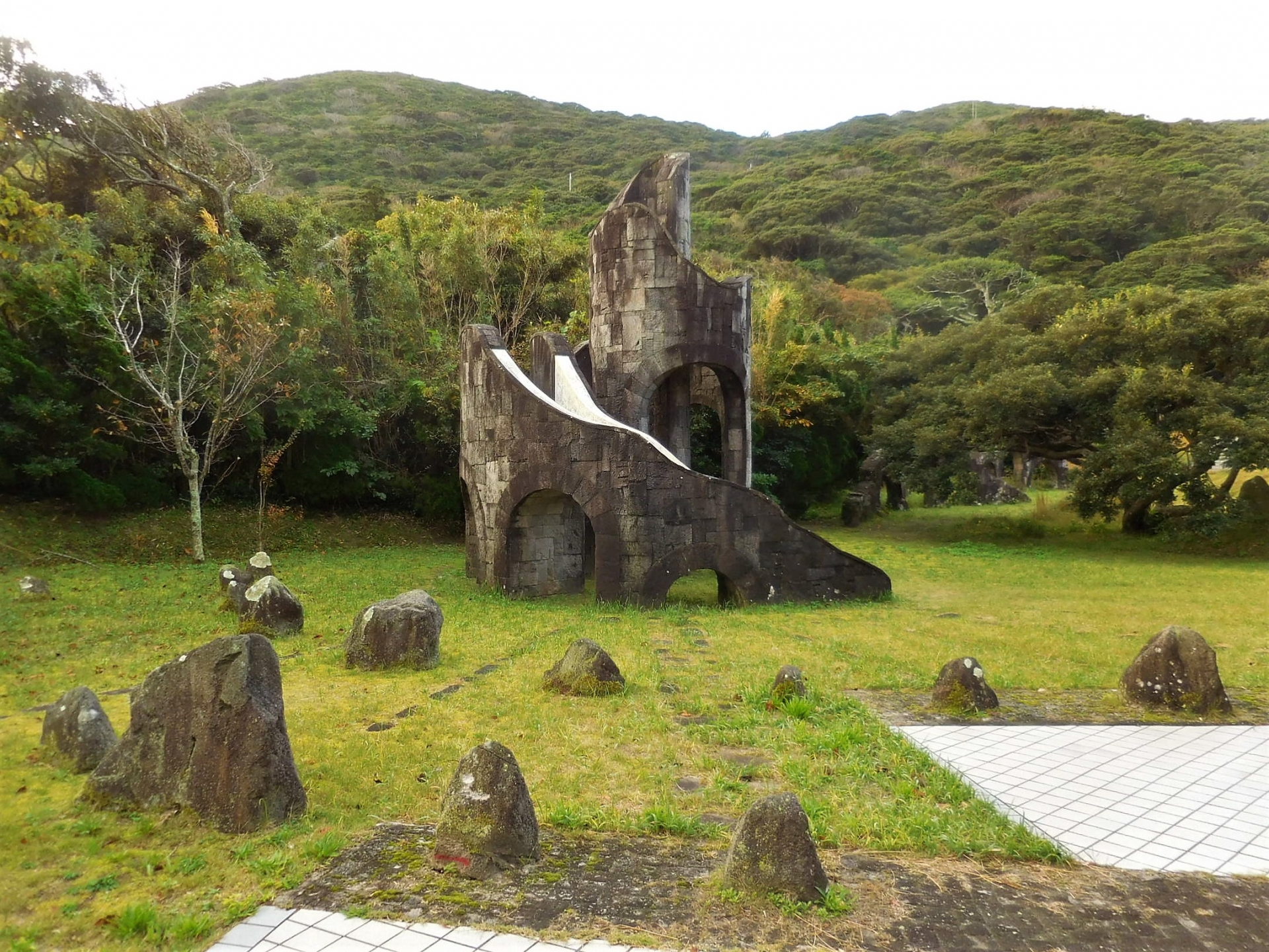 新島親水公園モニュメント